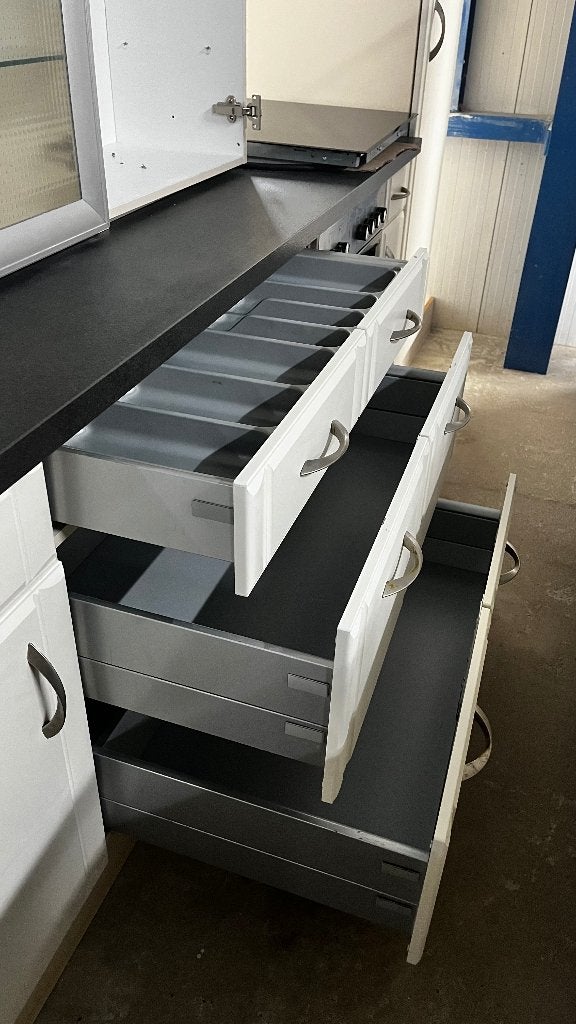 Keuken Compleet met APP 120Keukens op voorraad Nr. 2997, Ophalen of Verzenden, Zo goed als nieuw, Enkelwandige keuken, Greeploos