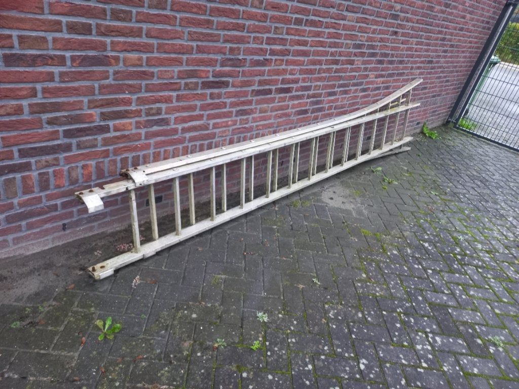 ladder telescoop 2 x 14 treden, Ophalen, Zo goed als nieuw, Ladder, 2 tot 4 meter