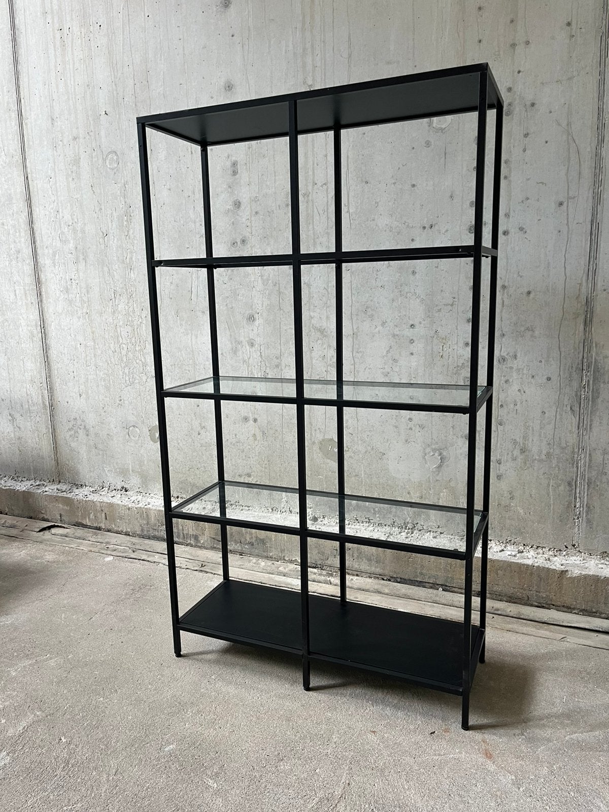 Ikea Vittsjö stellingkast, zwart metaal en glas, Ophalen, Gebruikt