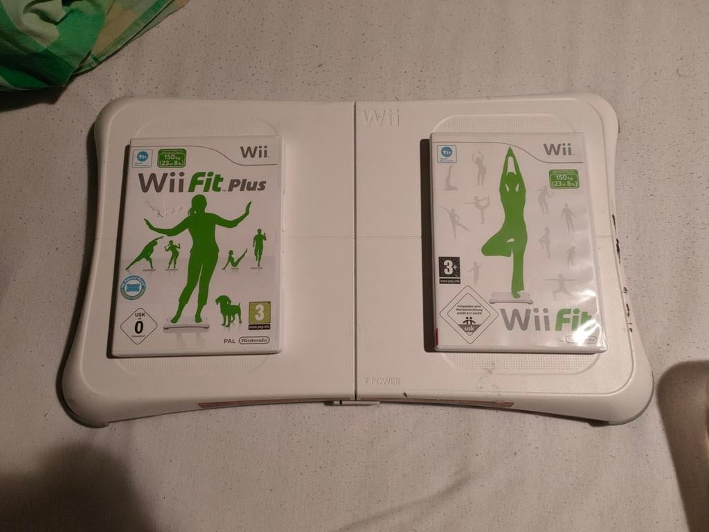 Wii Fit Balance Board met Wii Fit en Wii Fit Plus spellen, Spelcomputers en Games, Gebruikt, 1 speler, Ophalen of Verzenden, Vanaf 3 jaar