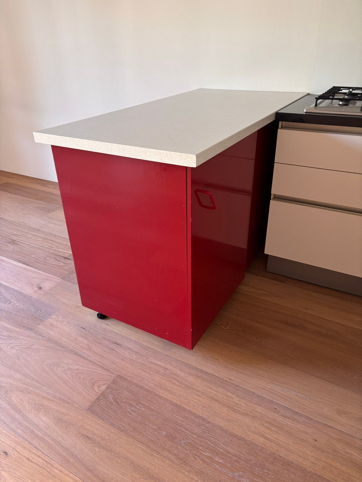 Rood Keukeneiland met Wit Werkblad, Ophalen, Gebruikt