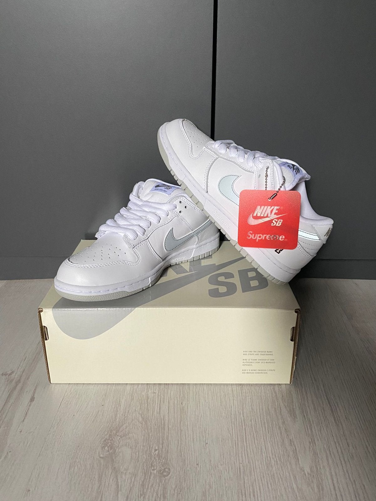 Nike SB Dunk low OG QS Supreme, Ophalen, Wit, Nieuw, Sneakers of Gympen