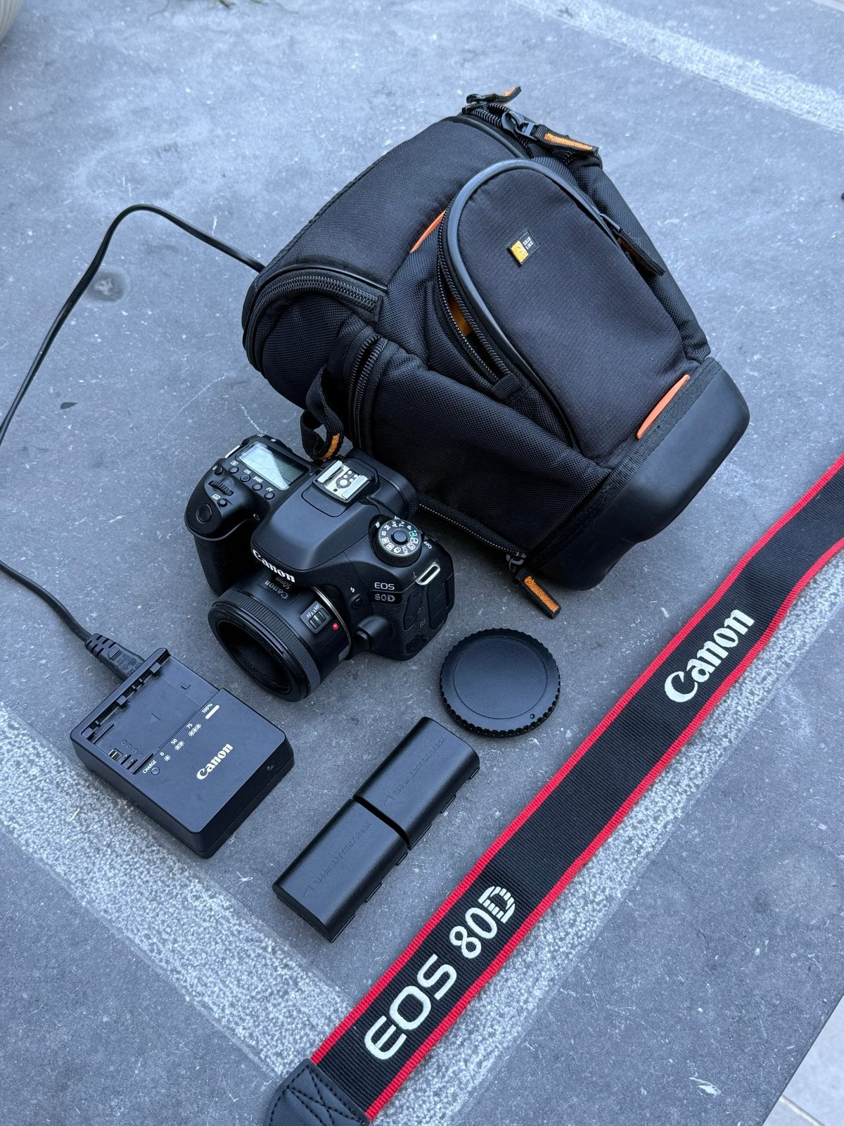 Canon EOS 80D DSLR met 50mm lens, tas en extra accu’s!, Audio, Tv en Foto, Fotocamera's Digitaal, Ophalen, Gebruikt, Spiegelreflex