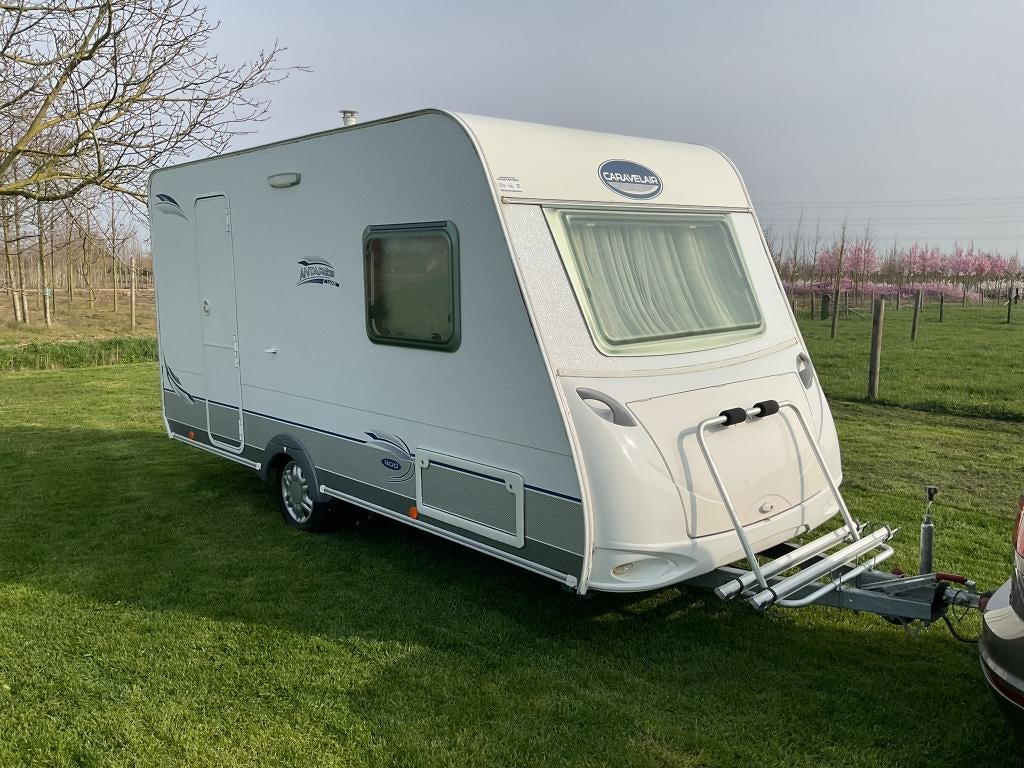 Caravelair Antares luxe 400  met mover.  2011, Vast bed, Schokbreker, Treinzit, 750 - 1000 kg
