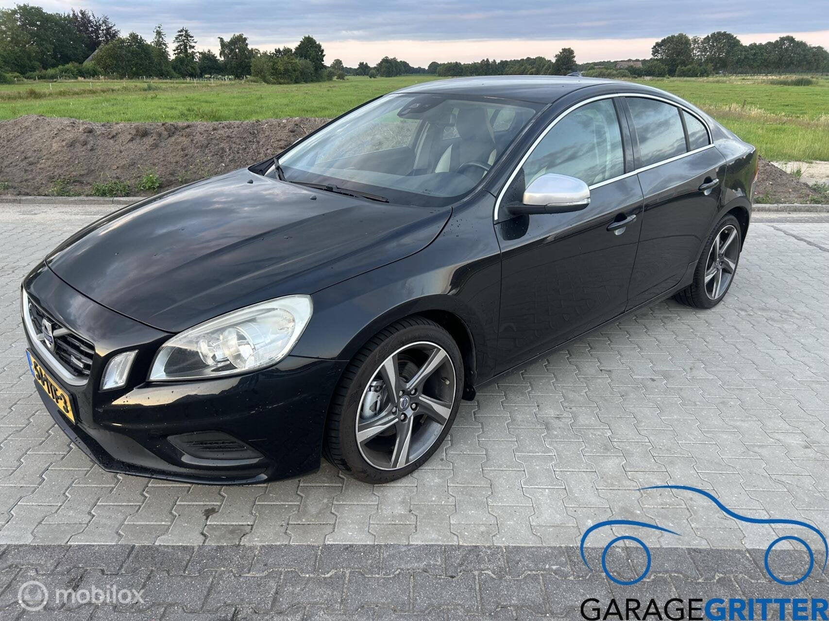 Volvo S60 1.6 T3 R-Design, Auto's, Volvo, Voorwielaandrijving, Gebruikt, 4 cilinders, 150 pk