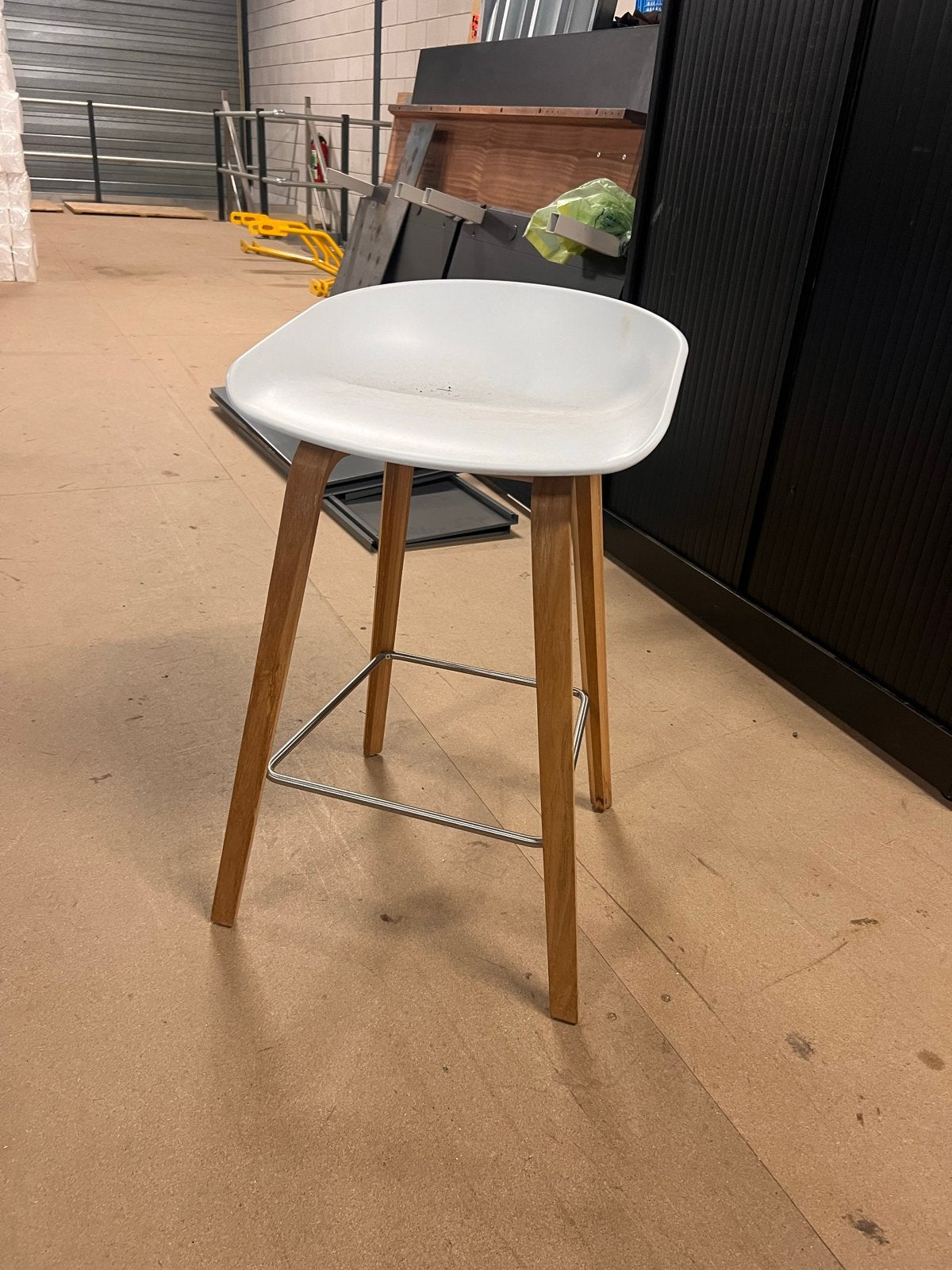 HAY barkruk - About a stool, Gebruikt, Met voetsteun, Ophalen of Verzenden, Hout