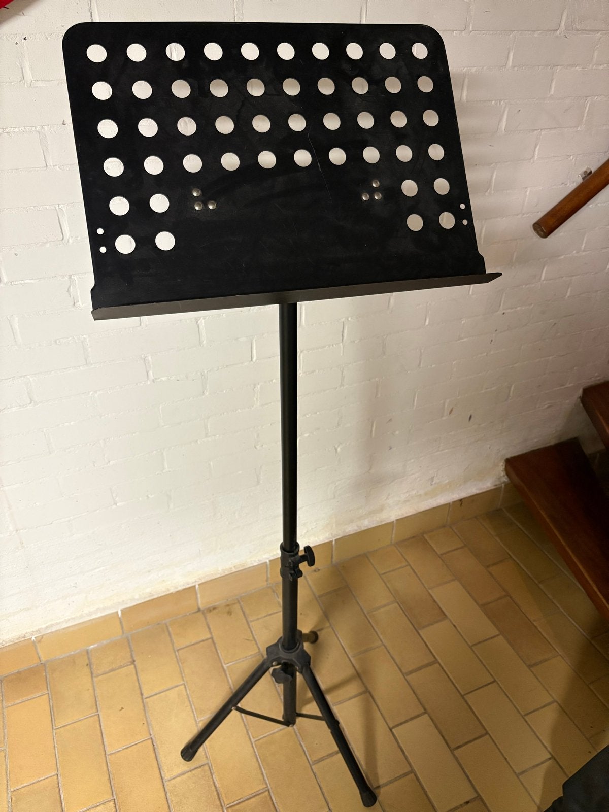 Zwarte muziekstandaard met statief, Muziek en Instrumenten, Standaards, Ophalen of Verzenden, Gebruikt, Muziekstandaard, Overige instrumenten
