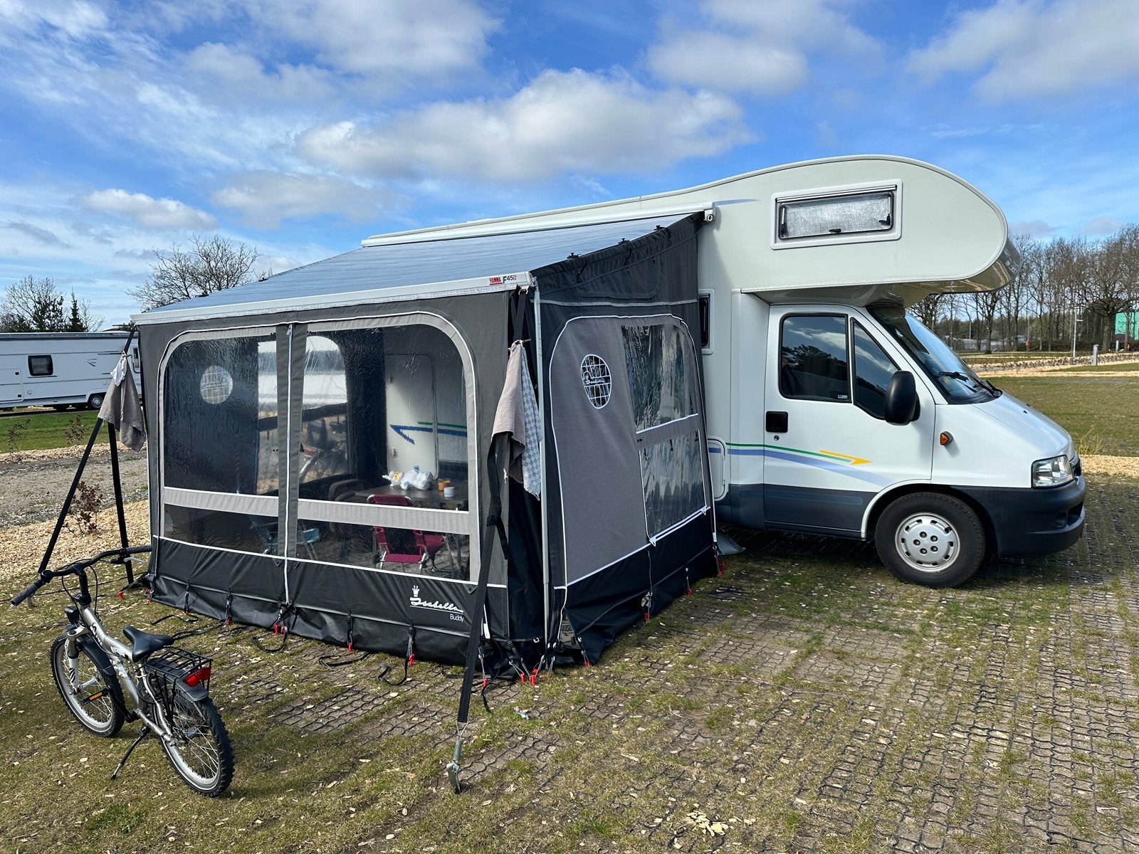 Isabella Buddy Voortent 320 (2027 editie) - Z.G.A.N., Ophalen, Zo goed als nieuw