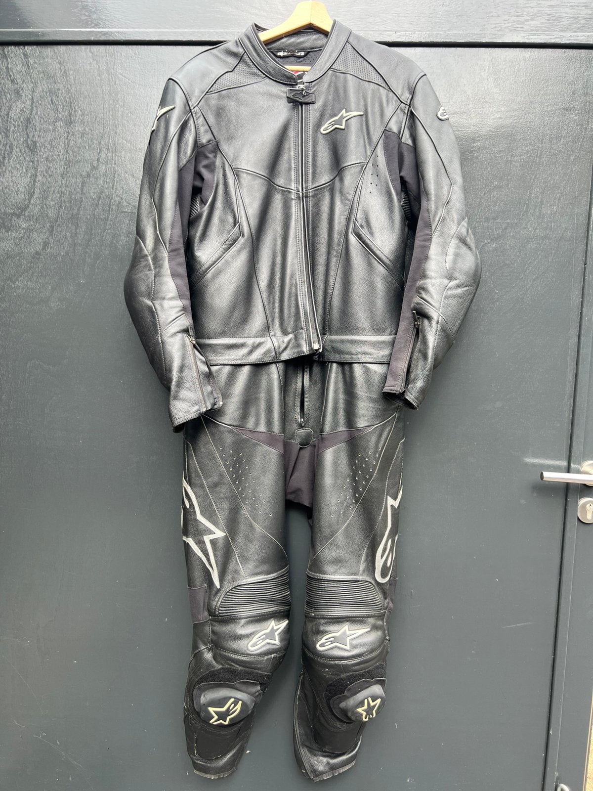 Alpinestars 2-delig leren motorpak zwart – maat 54, Motoren, Ophalen of Verzenden, Tweedehands, Heren, Combipak