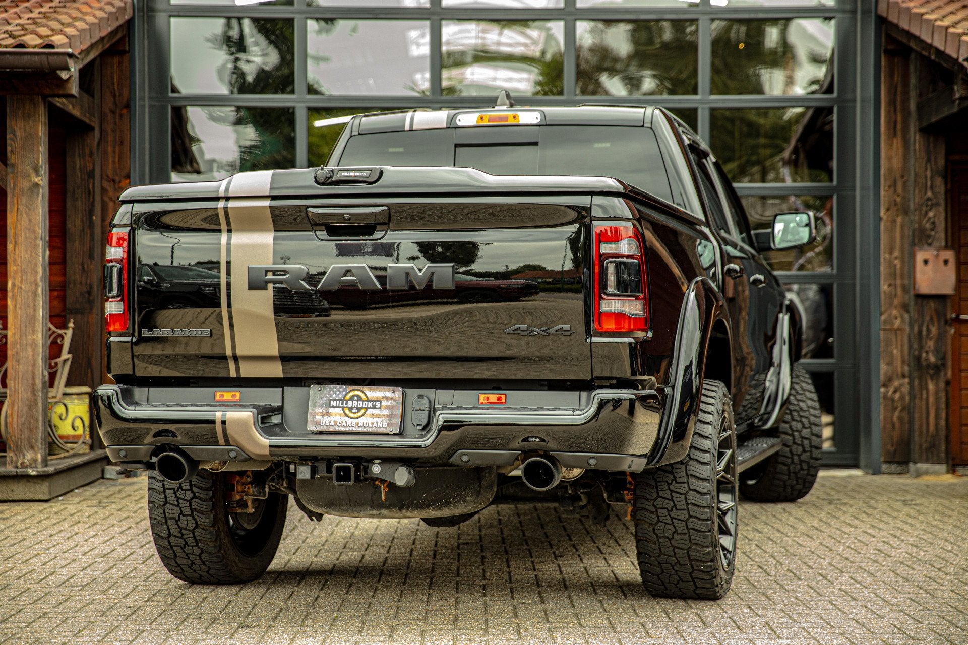 Dodge Ram 1500 5.7 V8 4x4 Crew Cab Laramie ! 1e eigenaar ! W, Automaat, Dealer onderhouden, Gebruikt, 5654 cc