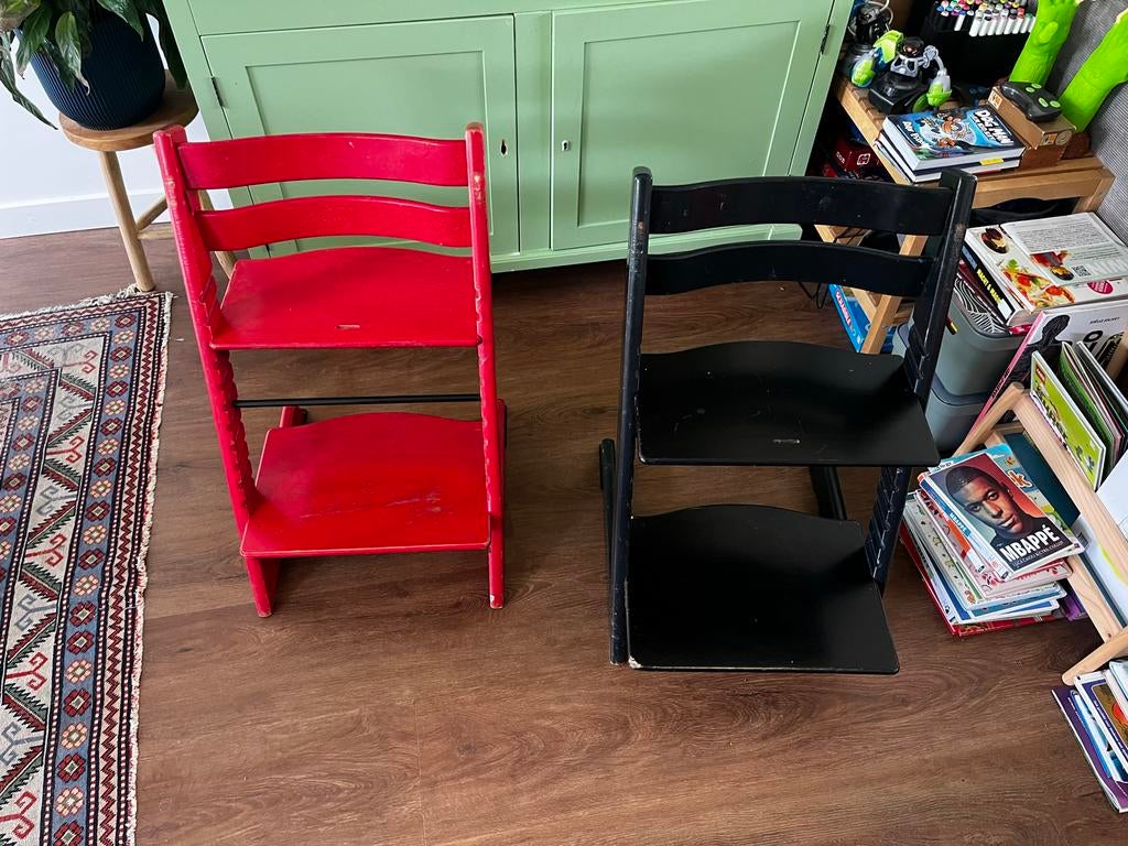 2 Stokke Tripp Trapp stoelen met verlengde nu poten, Ophalen of Verzenden, Zo goed als nieuw
