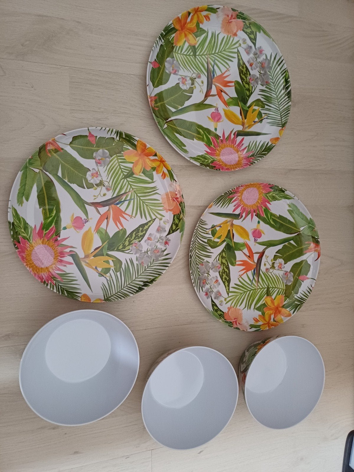 3x Kunststof borden en schaaltjes met Tropische Print, Kunststof, Ophalen of Verzenden, Zo goed als nieuw, Bord(en)