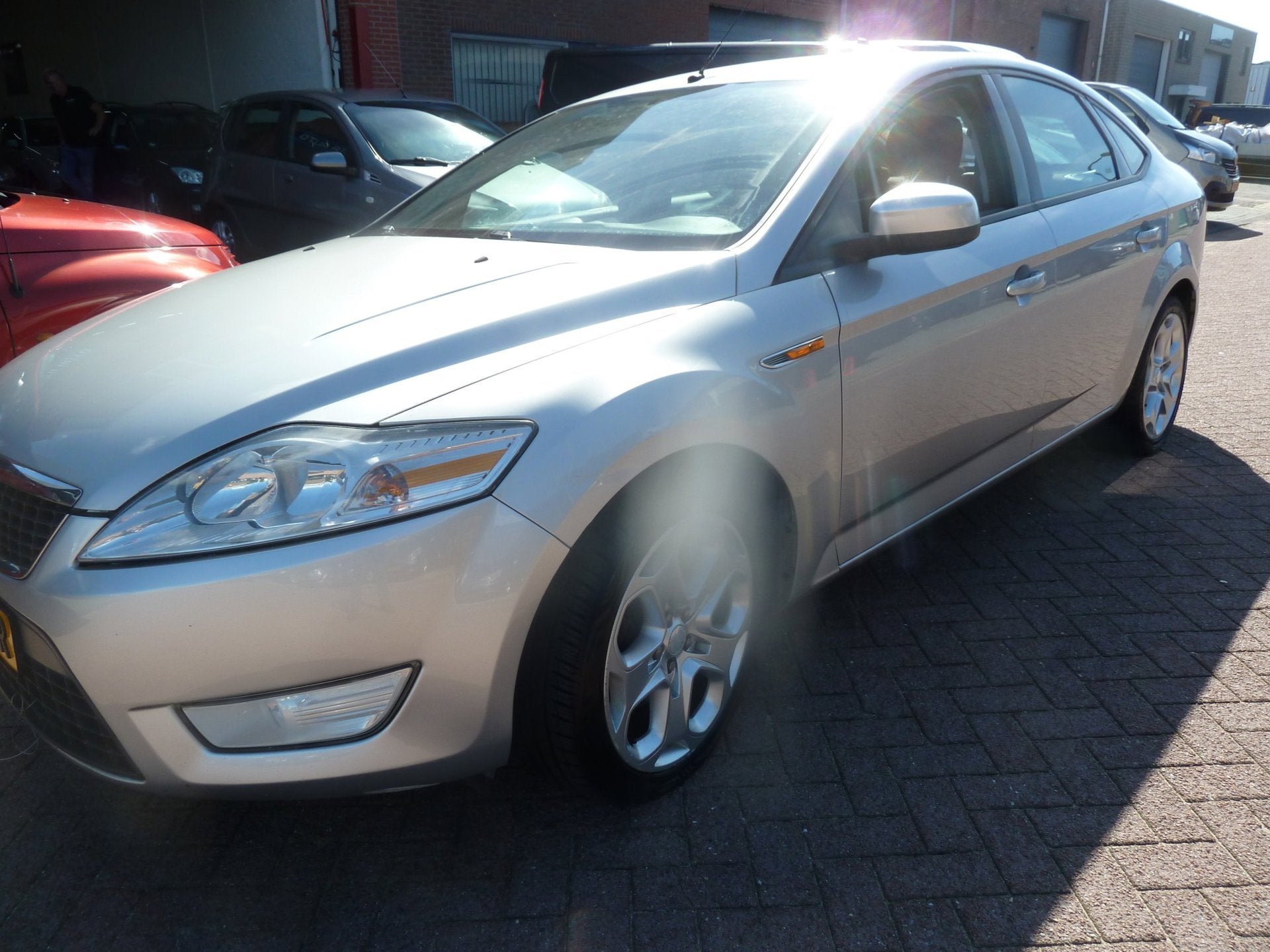 Ford Mondeo 2.3-16V Trend automaat nw apk airco, Auto's, Ford, 1441 kg, 730 kg, Gebruikt, 4 cilinders