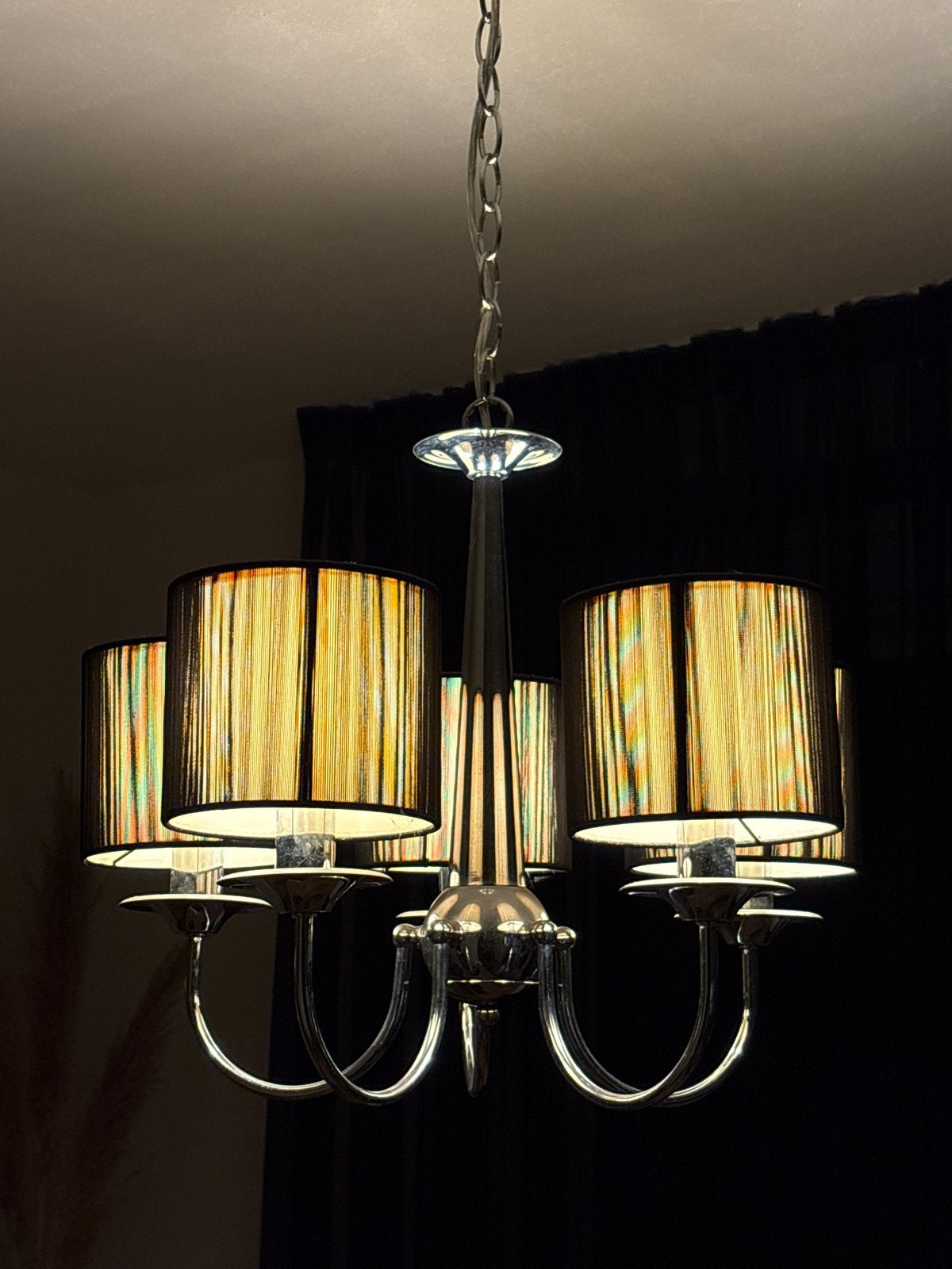 Elegante Kroonluchter met Zwarte Kappen - Zo goed als nieuw, Huis en Inrichting, Ophalen, Gebruikt, Metaal, E14 (klein)