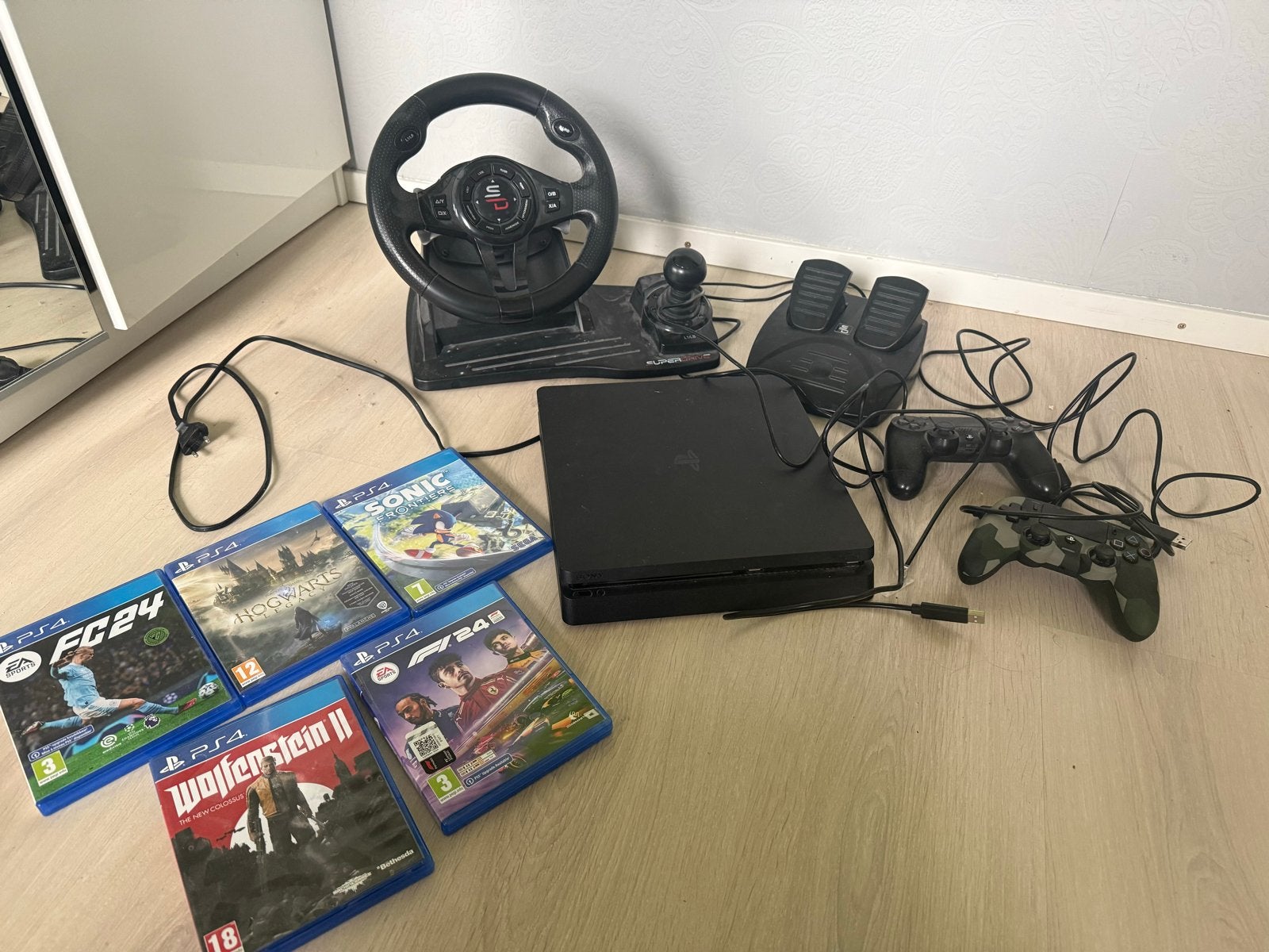 PS4 met 2 controllers, stuur, pedalen en 5 games, Ophalen, Met 2 controllers, Slim, 500 GB