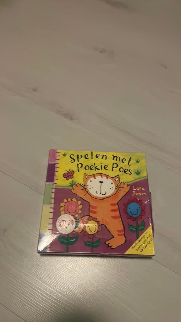 L. Jones - Spelen met Poekie Poes, 3 tot 4 jaar, Ophalen of Verzenden, Zo goed als nieuw, L. Jones