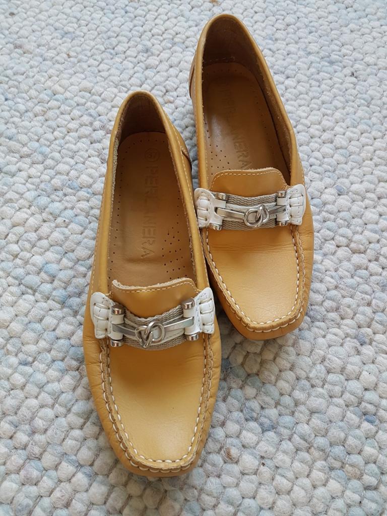 Perlanera oker gele schoenen geel leer 37 instappers nieuw, Kleding | Dames, Schoenen, Ophalen of Verzenden, Nieuw, Geel, Instappers