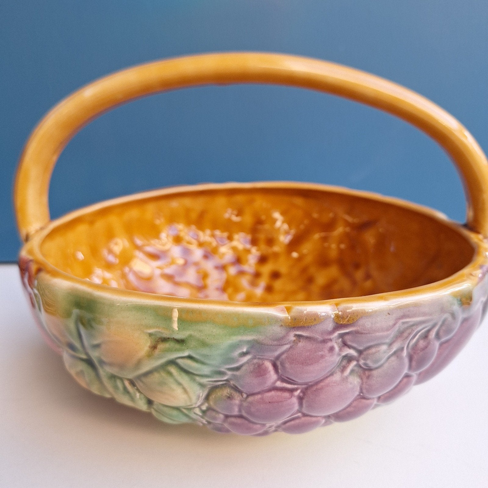 Sarreguemines Faience Fruitschaal met Handvat - Frankrijk, Antiek en Kunst, Ophalen of Verzenden