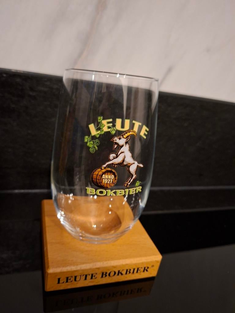 Leute Bokbier glas met houten houder, Verzamelen, Biermerken, Ophalen of Verzenden, Zo goed als nieuw, Glas of Glazen, Overige merken