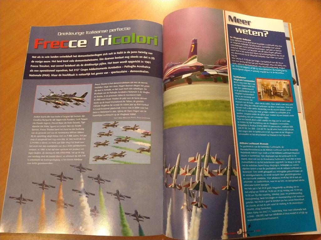 5 folders Luchtmacht, Ophalen of Verzenden, Zo goed als nieuw, Muziek, Film of Tv