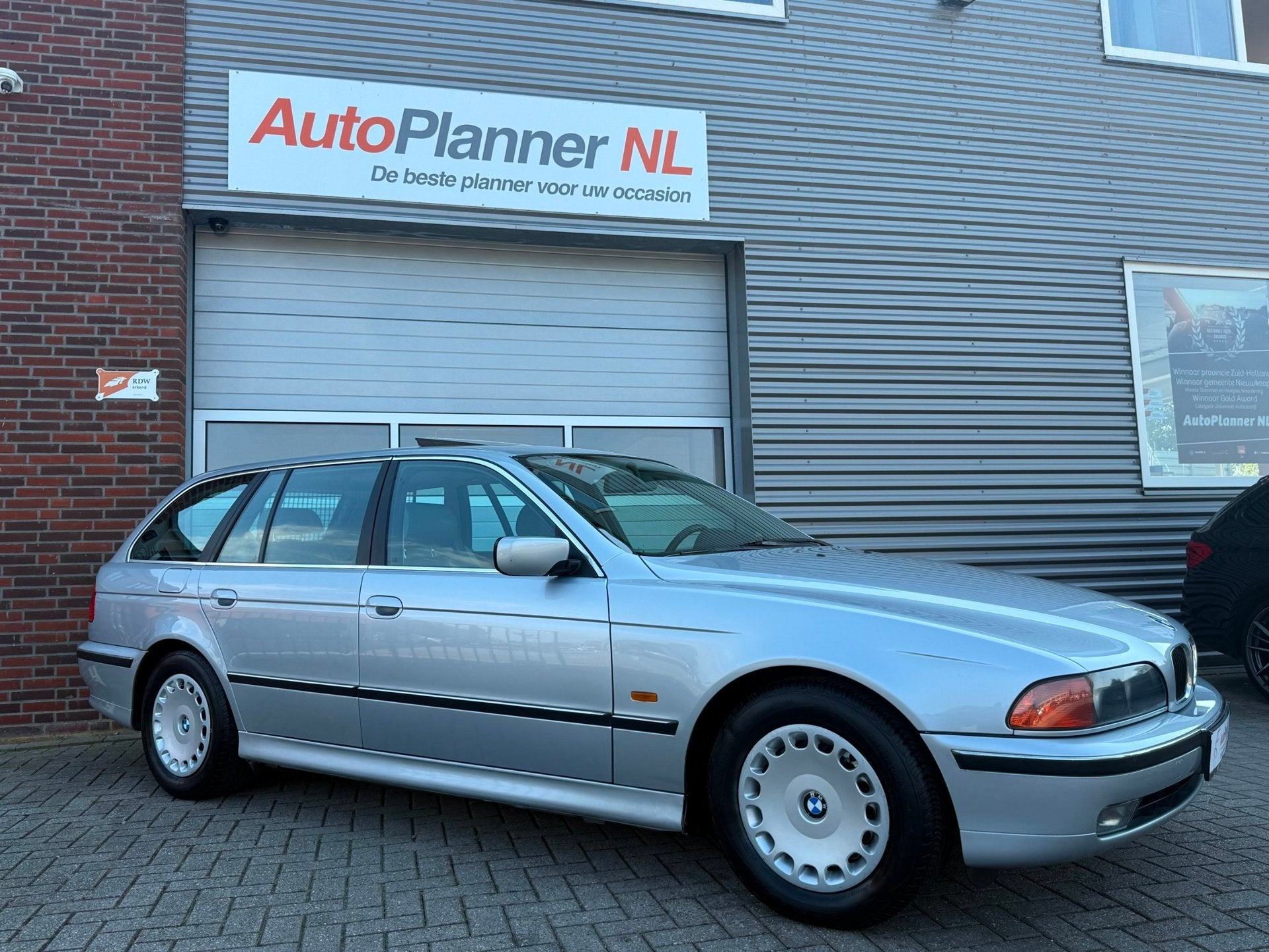 BMW 5-serie Touring 523i! Clima! Leder! Schuifdak! Youngtime, Automaat, Achterwielaandrijving, Gebruikt, 2494 cc