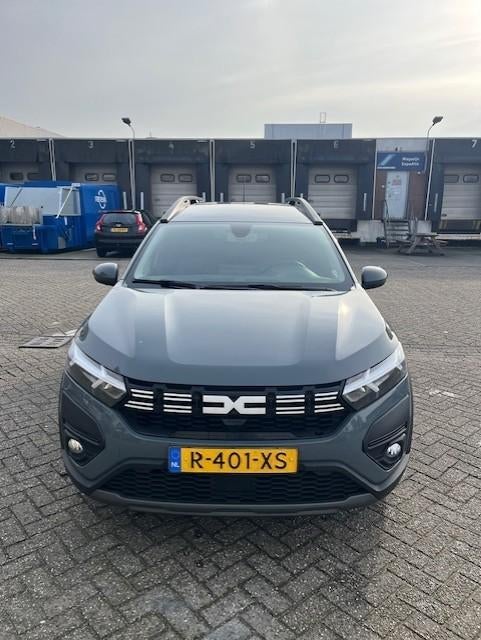 Dacia Jogger 1.0 TCe 100pk Bi-fuel GPF 5pl 2022 Grijs, Auto's, 100 pk, Origineel Nederlands, Handgeschakeld, Particulier