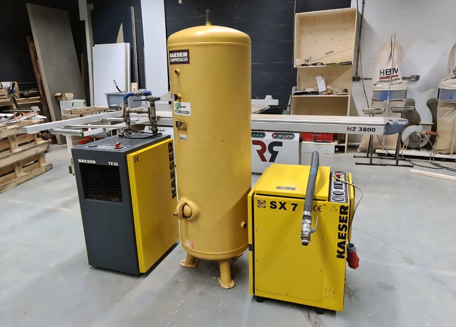 Kaeser Schroefcompressor met Drukvat en Droger, Doe-het-zelf en Verbouw, Compressors, Ophalen, Geluidgedempt, Gebruikt, 800 liter/min of meer