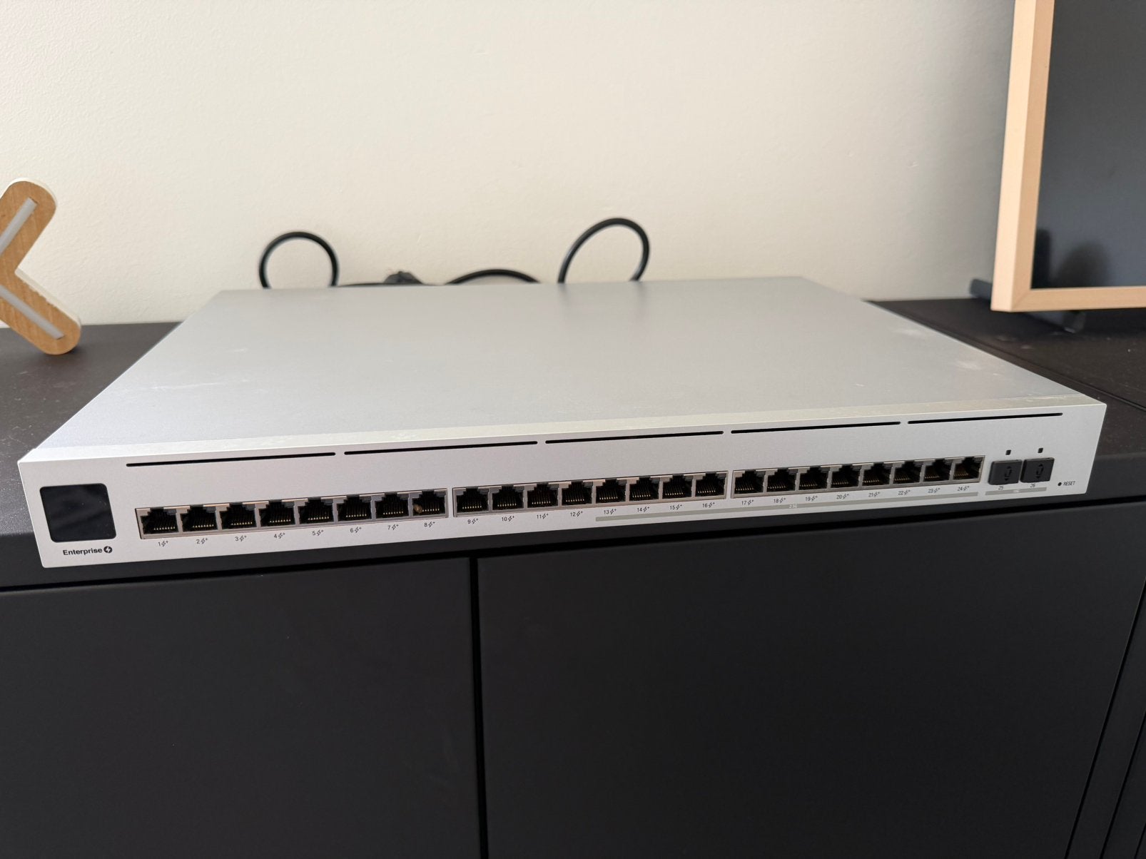 Ubiquiti UniFi USW-Enterprise-24-prts 2.5GbE PoE+ Switch, Ophalen, Zo goed als nieuw