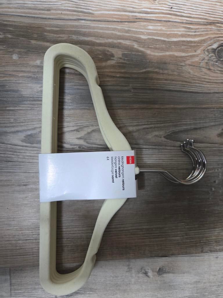 Hema fluwelen kledinghangers - 6 stuks, Ophalen of Verzenden, Zo goed als nieuw, Fluweel, Kinderen en Volwassenen