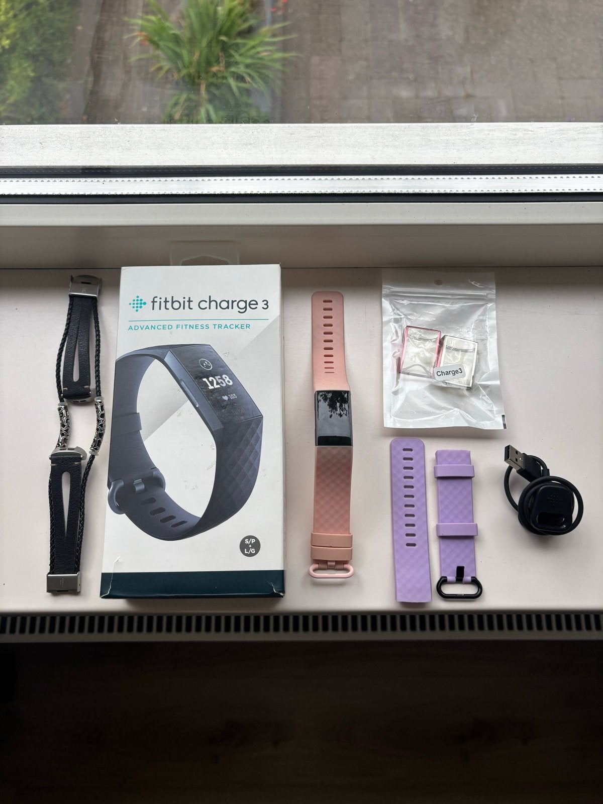 Fitbit Charge 3 met extra bandjes en accessoires, Ophalen, Zwart, Slaap, Zo goed als nieuw