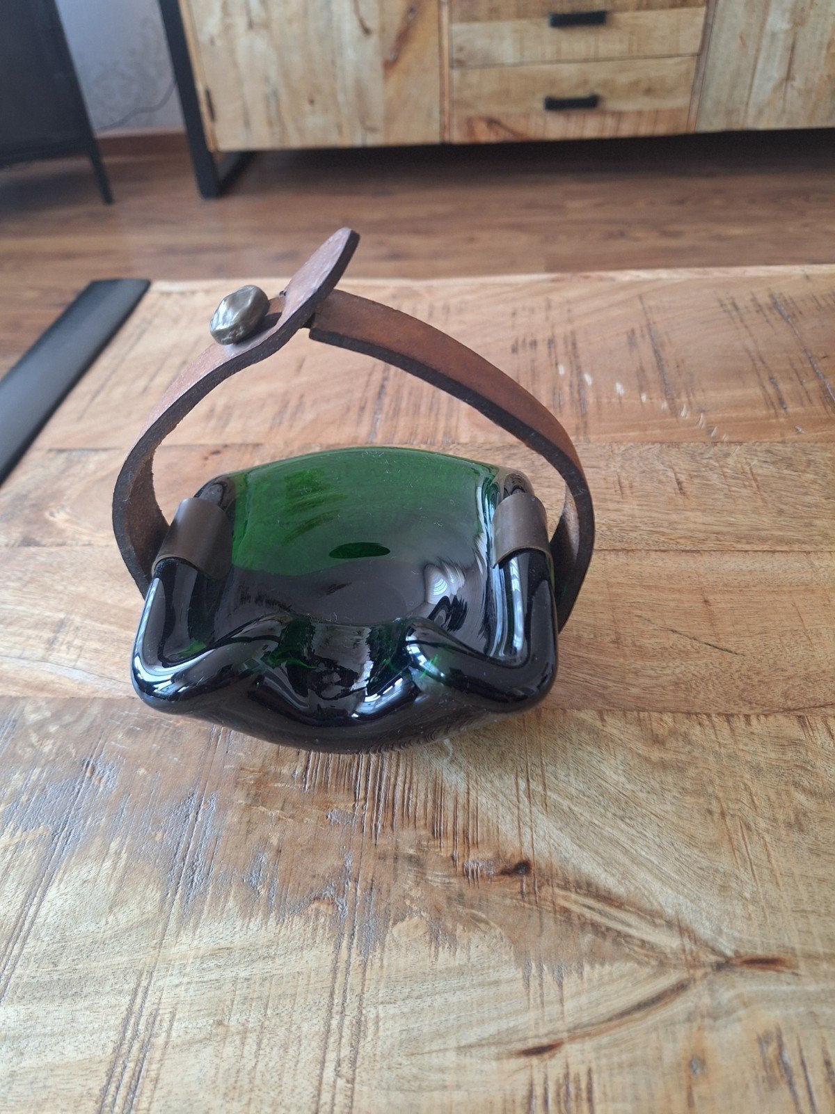 Antieke glazen auto asbak met leren band - 15 cm doorsnee, Ophalen