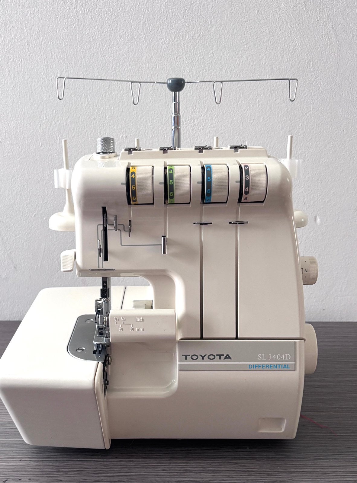 Toyota SL 3404D lockmachine in zeer goede staat, Ophalen, Zo goed als nieuw, Lockmachine, Overige merken