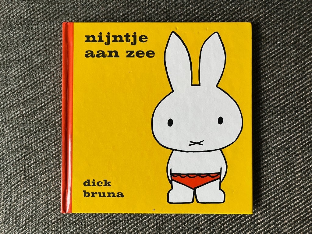 Dick Bruna - nijntje aan zee. (Hardcover), Ophalen of Verzenden, Zo goed als nieuw, Dick Bruna
