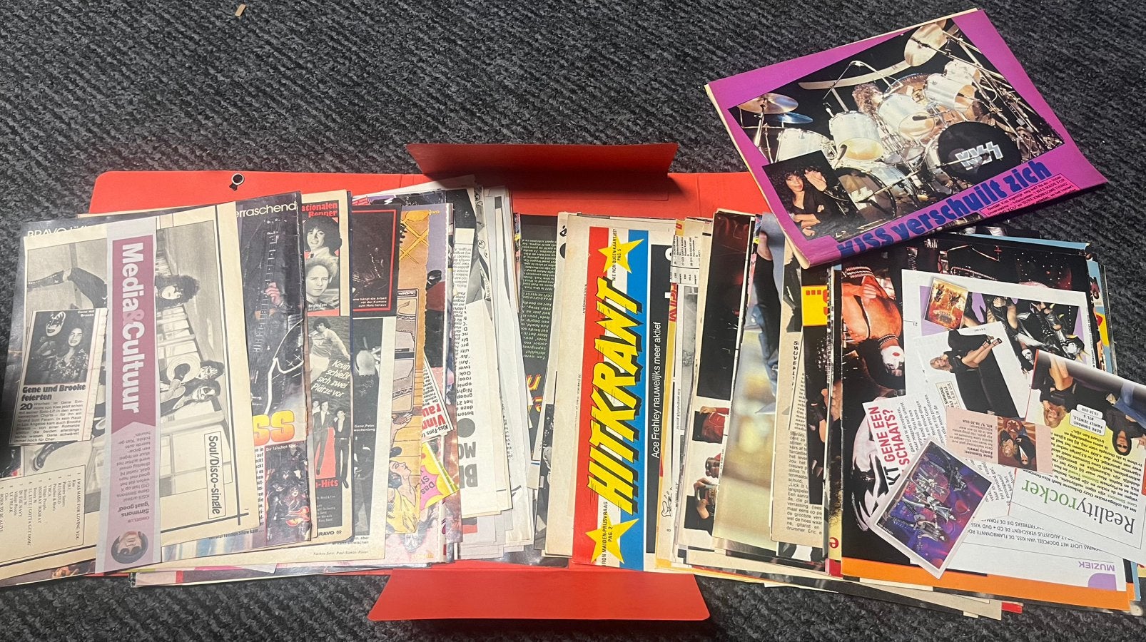 Stapel Kiss items, Verzenden, 1980 tot heden, Tijdschrift