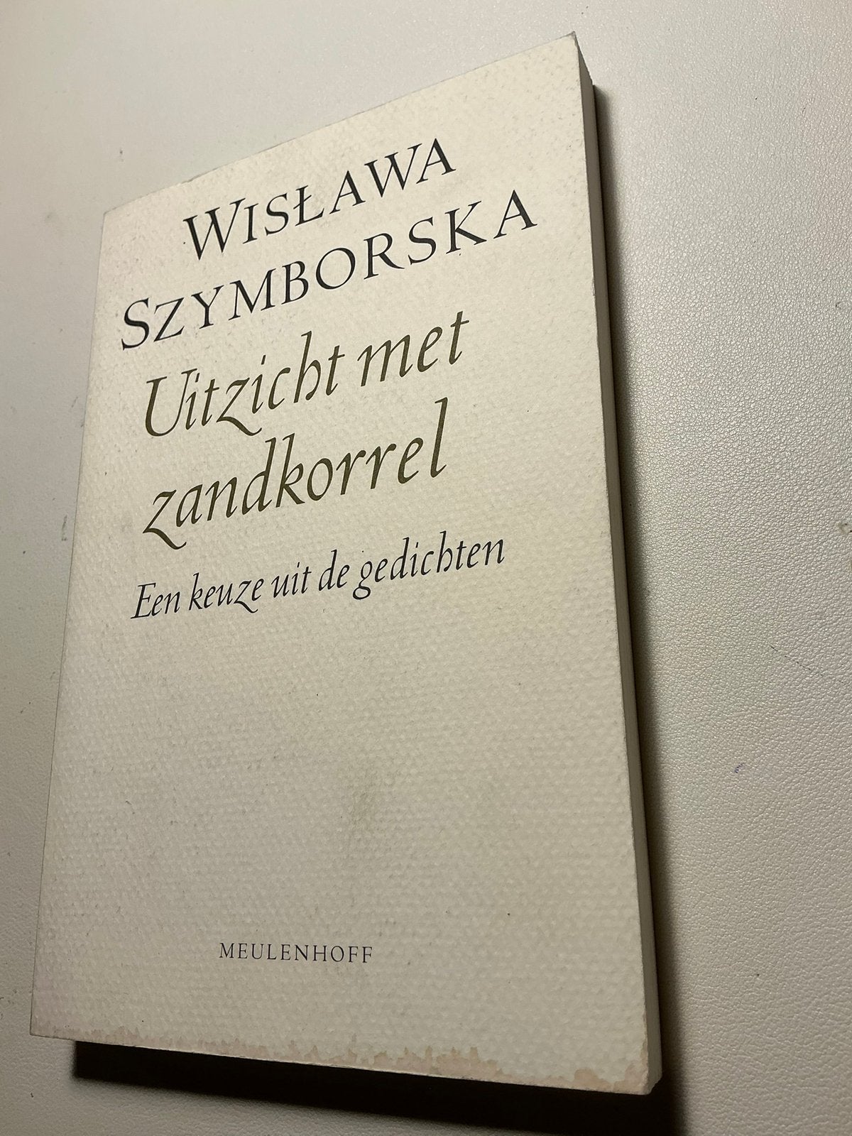 WISLAWA SZYMBORSKA.  UITZICHT MET ZANDKORREL, Boeken, Ophalen of Verzenden, Gelezen
