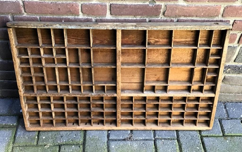 Antieke letterbak geloogd, Huis en Inrichting, Ophalen, Gebruikt, Hout