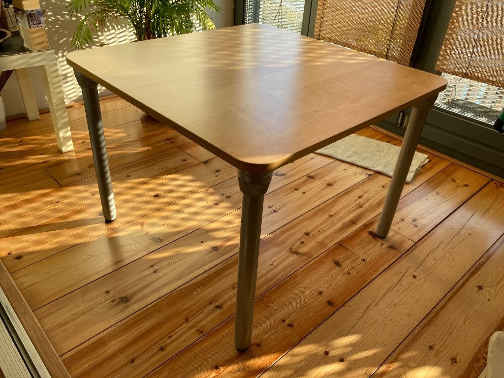 IKEA Prioritet bureau, Huis en Inrichting, Bureaus, Gebruikt, Computerbureau, IKEA, Beige, Demontabel, In hoogte verstelbaar, Ophalen