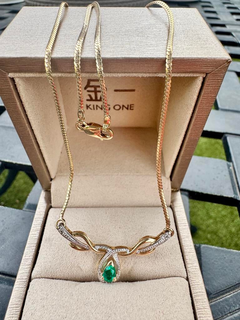 9k Gouden Ketting met Groene Saffier en Diamanten, Ophalen of Verzenden, Nieuw, Goud, Met edelsteen