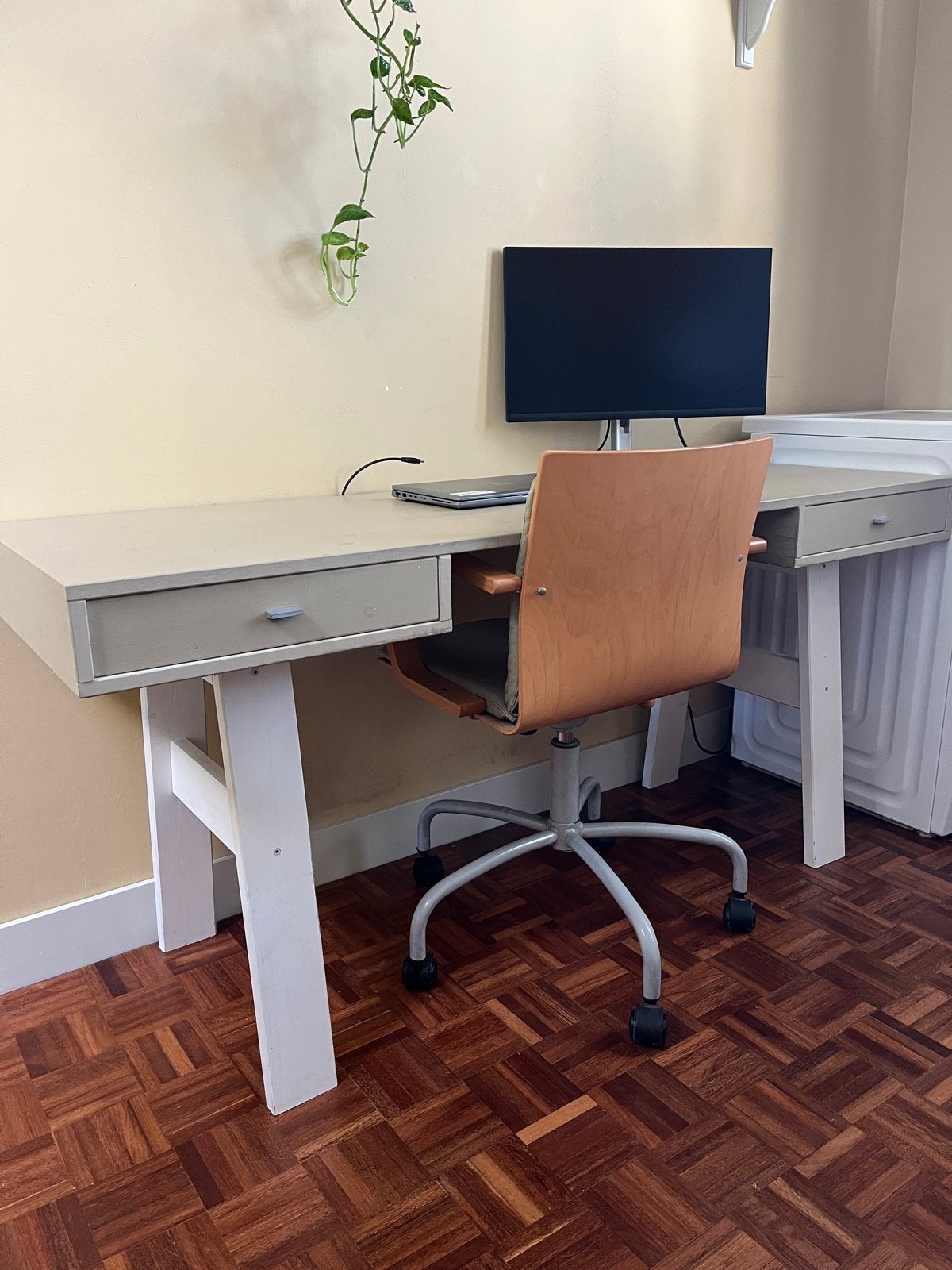 Houten bureau met 2 lades - Licht en functioneel, Huis en Inrichting, Bureaus, Gebruikt, Overige typen, Hout, Beige, Met lades