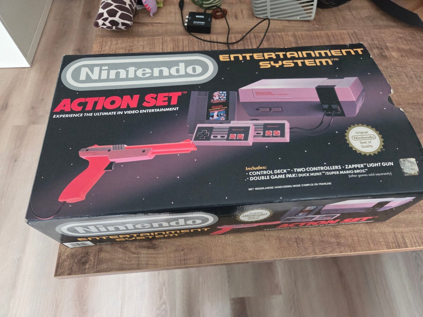 Nintendo NES Action Set Compleet, Ophalen of Verzenden, Zo goed als nieuw, Met 2 controllers, Met games