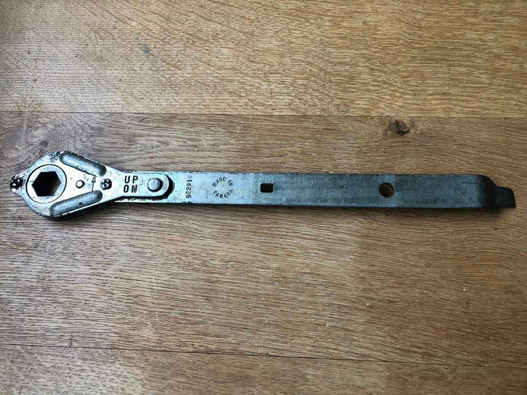 Vintage ratelsleutel voor autokrik - Made in Canada door SMP, Auto diversen, Ophalen of Verzenden, Gebruikt