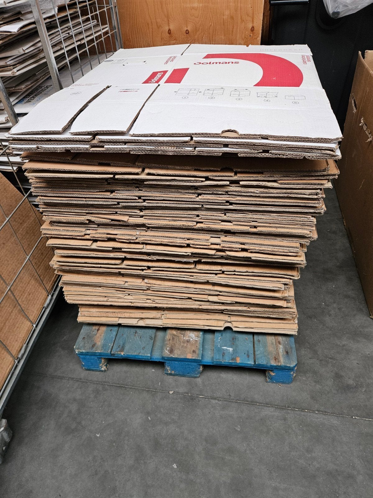 Grote stapel gebruikte verhuisdozen, Ophalen, 40 tot 60 cm, Opvouwbaar, Minder dan 35 cm