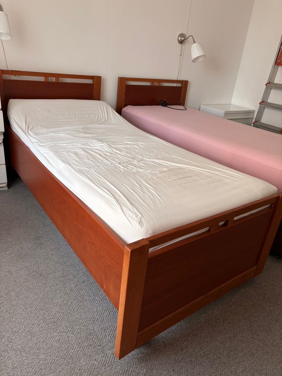 2 senioren bedden, Huis en Inrichting, Slaapkamer | Bedden, Zo goed als nieuw, Eenpersoons, 90 cm, Hout, Ophalen