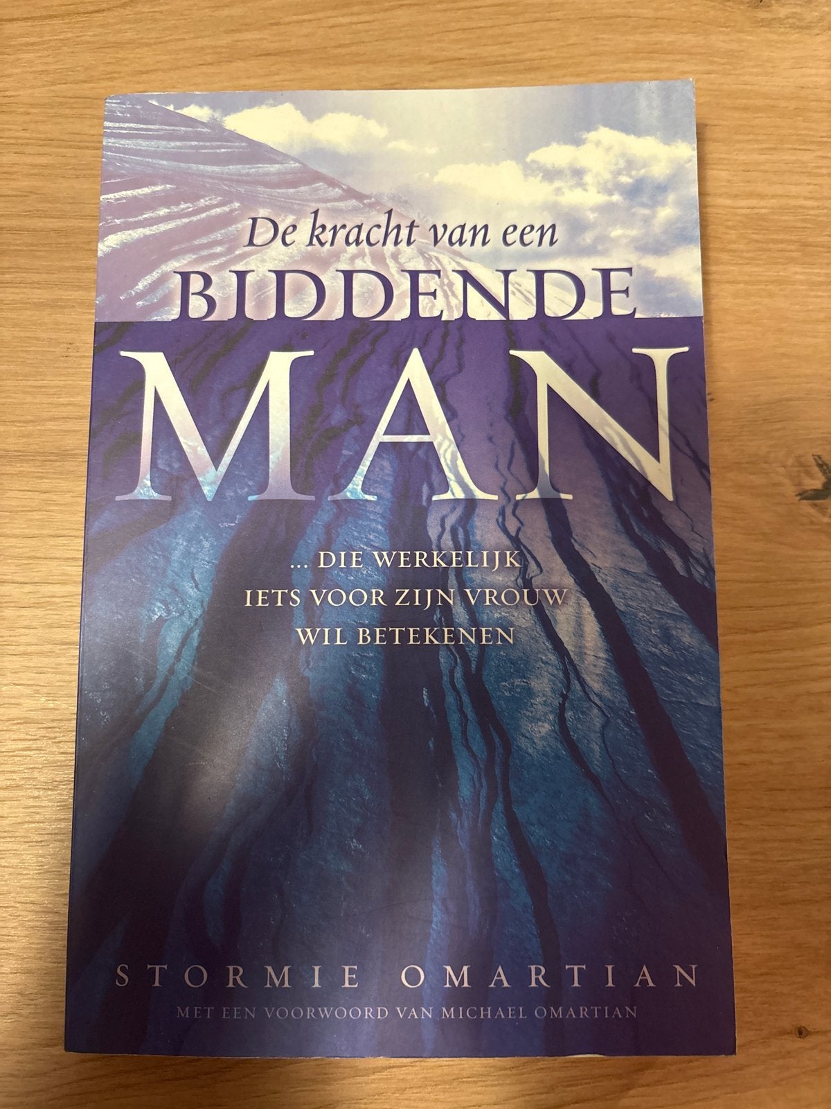 De kracht van een biddende man - Stormie Omartian, Ophalen of Verzenden, Zo goed als nieuw, Christendom | Protestants