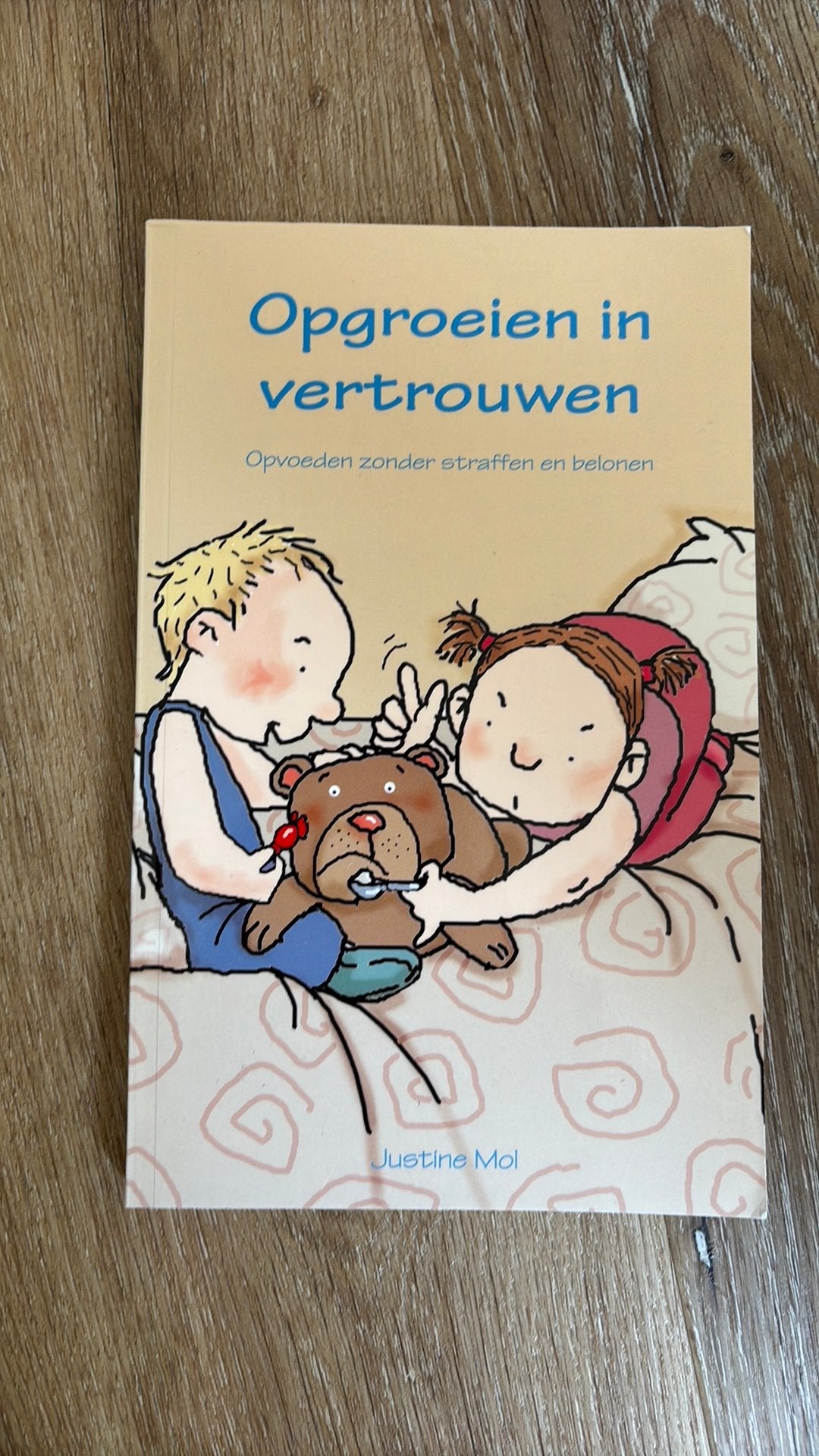 J. Mol - Opgroeien in vertrouwen, J. Mol, Ophalen of Verzenden, Zo goed als nieuw, Opvoeding tot 6 jaar