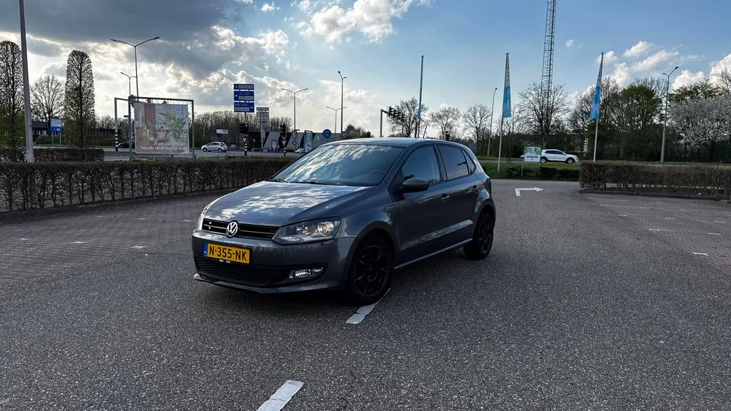 Volkswagen Polo 1.2 TSI 66KW 2012 Grijs, Auto's, Voorwielaandrijving, 40 €/maand, Zwart, 4 cilinders