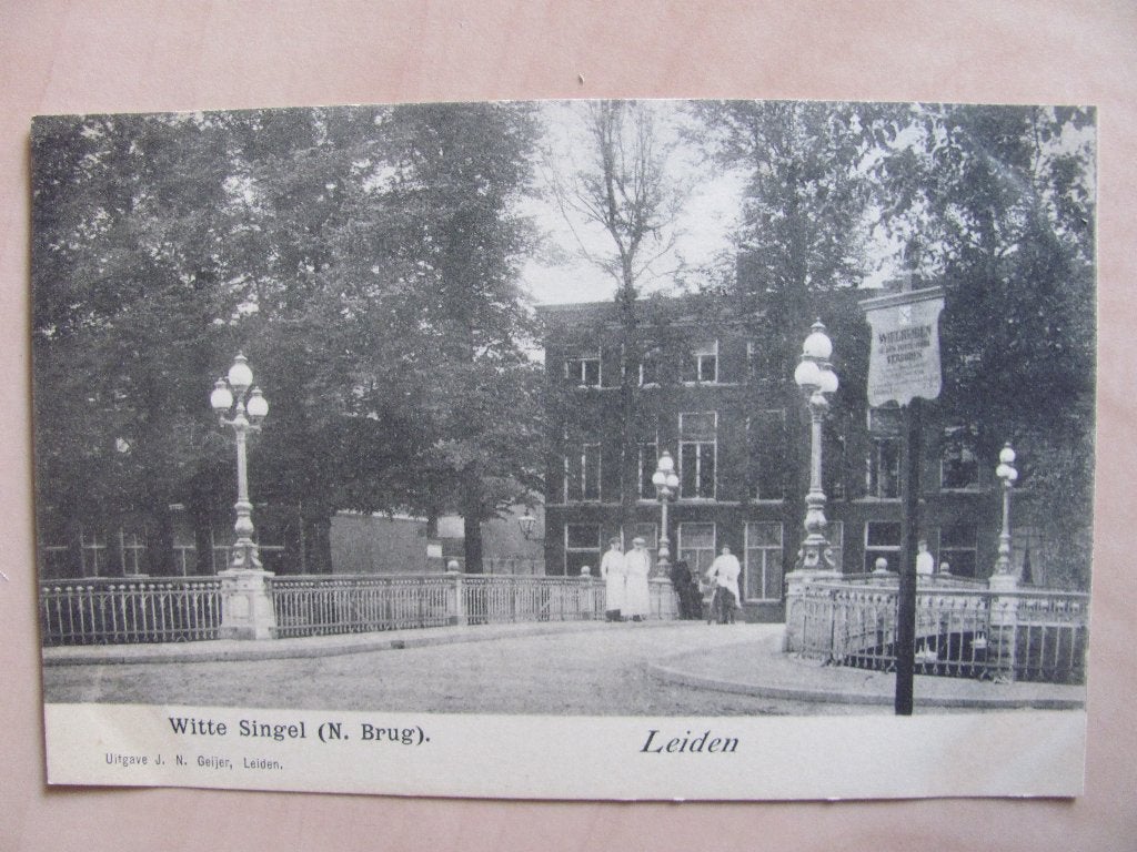 Leiden, Witte Brug: wielrijders verboden de brug te berijden, Ophalen of Verzenden, Voor 1920, Zuid-Holland