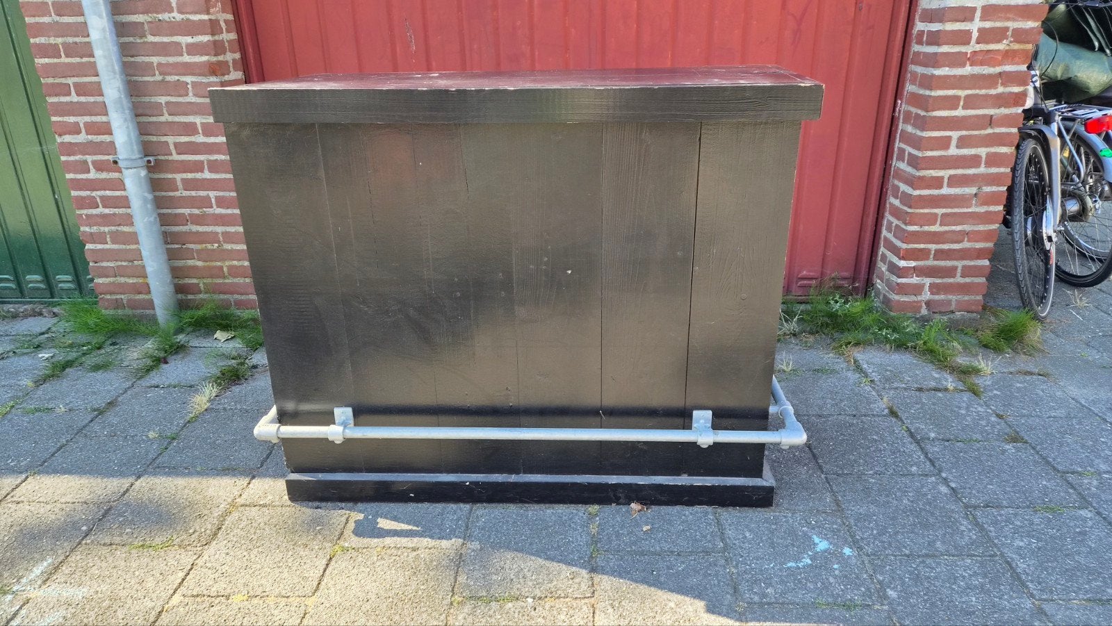 Zwarte houten bar met voetsteun, Ophalen, Gebruikt