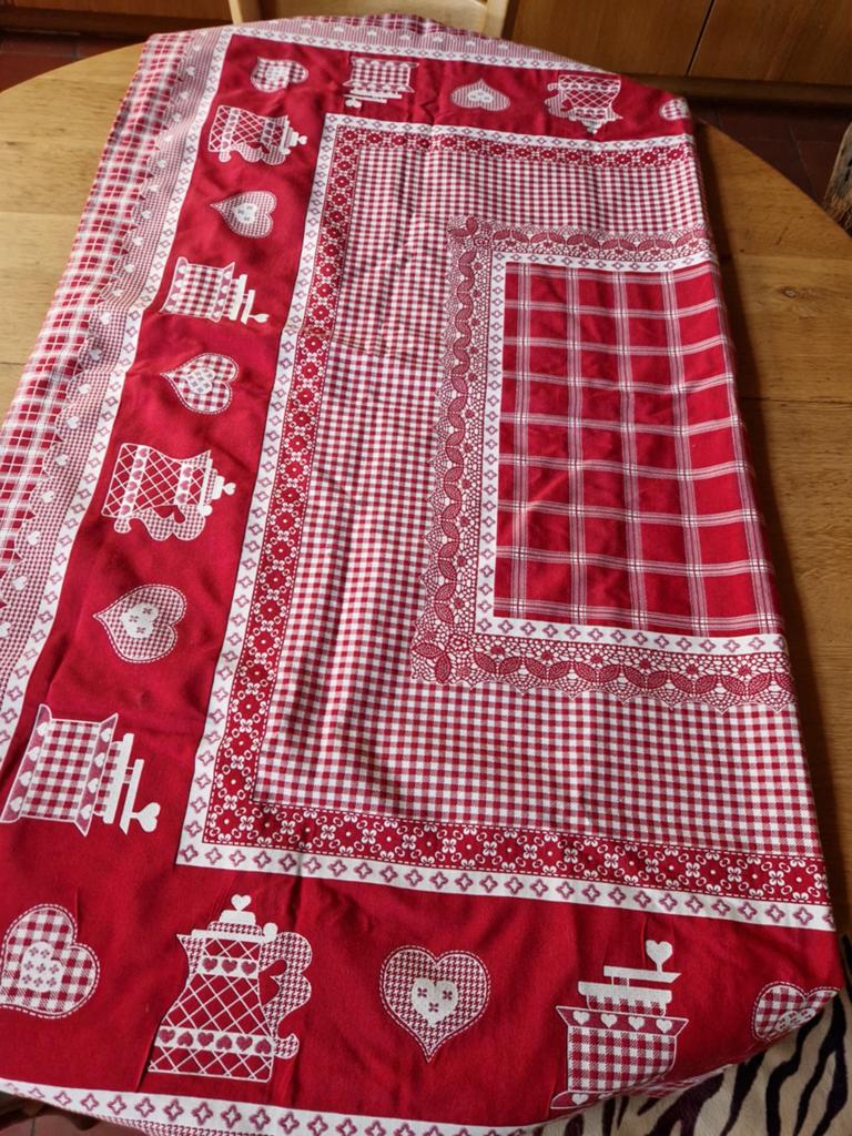 GEZELLIG ROOD GEBLOKT 🫖🫖 TAFELKLEED MET KOFFIEMOLENS, Ophalen of Verzenden, Vierkant