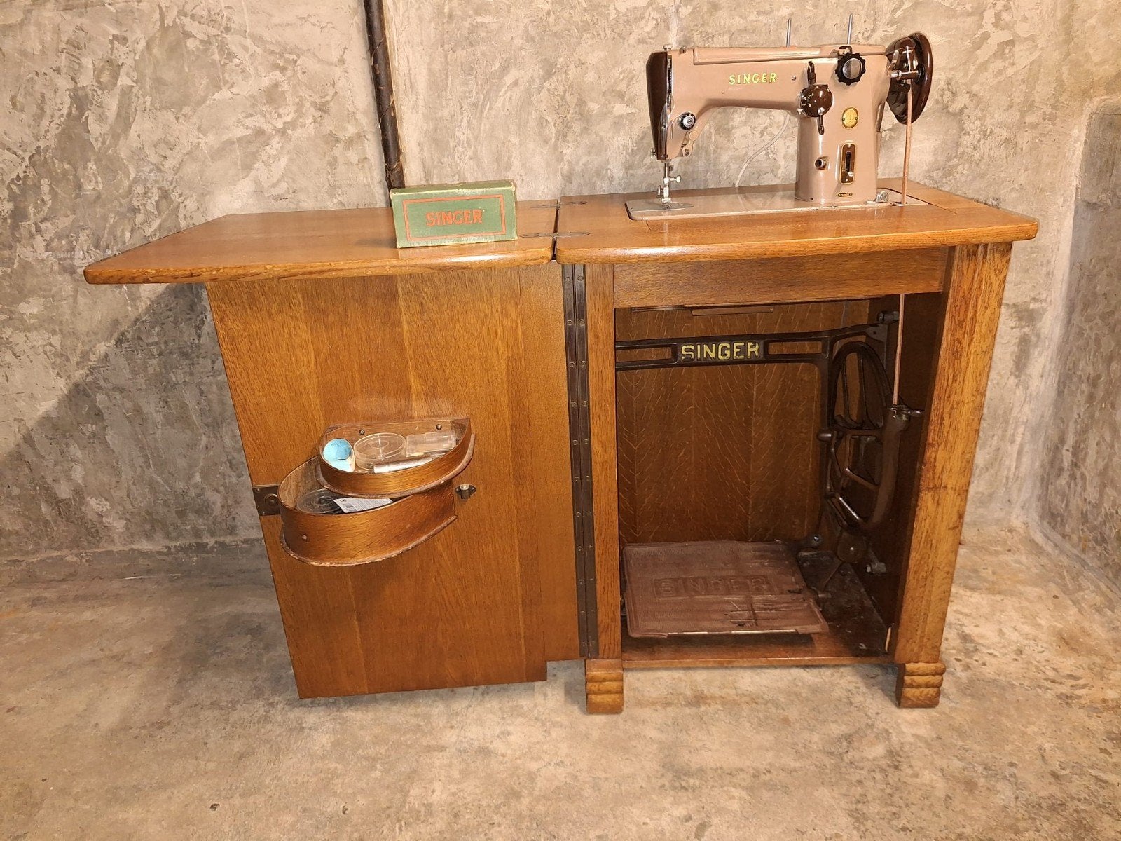 Antieke Singer Naaimachine in Houten Kast, Ophalen